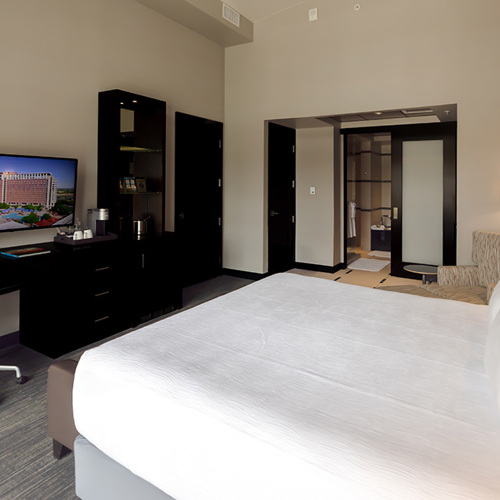 1120X640 Deluxe Poolside 3