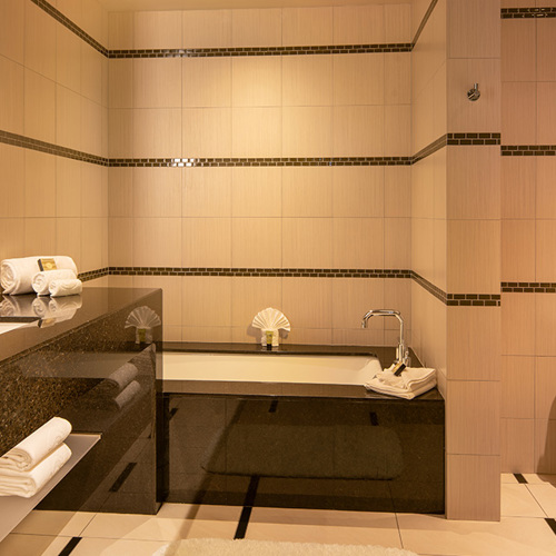 1120X640 Deluxe Poolside 4