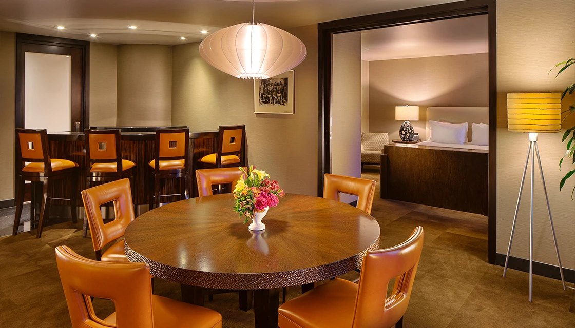 1120X640 Luxury King 3